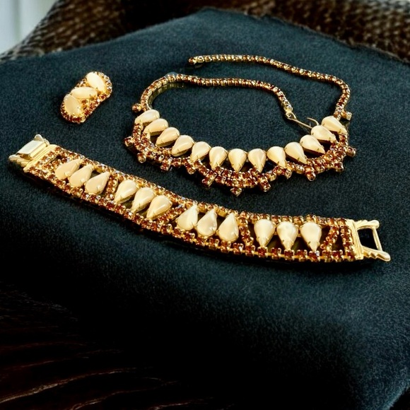 Vtg Elegant Cream and Gold Tone Demi Parure Jewelry Set Necklace & Bracelet - Picture 5 of 12